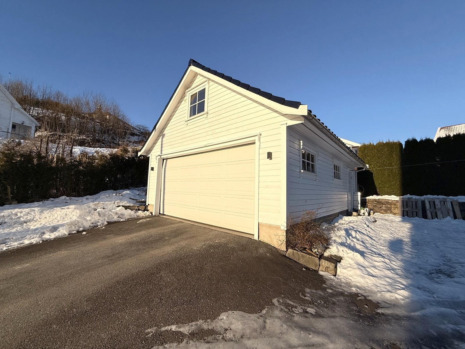 Garasje med innredet loft Galleribilde