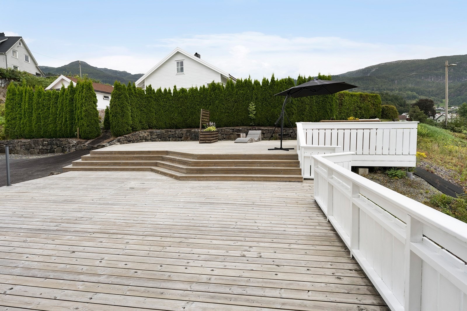 Romslig terrasse - ingen innsyn Galleribilde