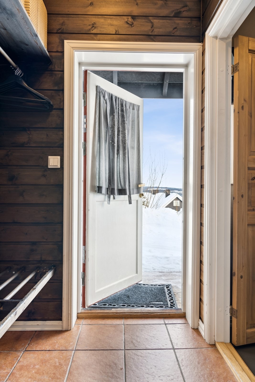 Entré med nisje for ytterbekledning Galleribilde