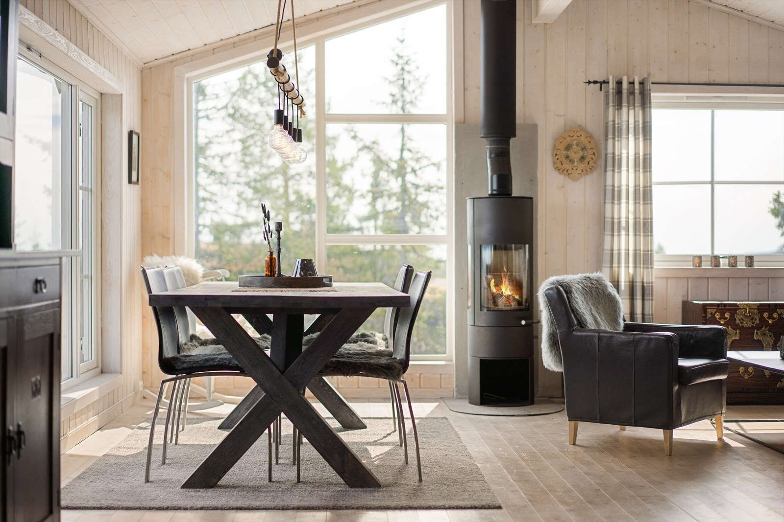 Fyr i peisen og finn hvilepulsen med en kaffekopp Galleribilde