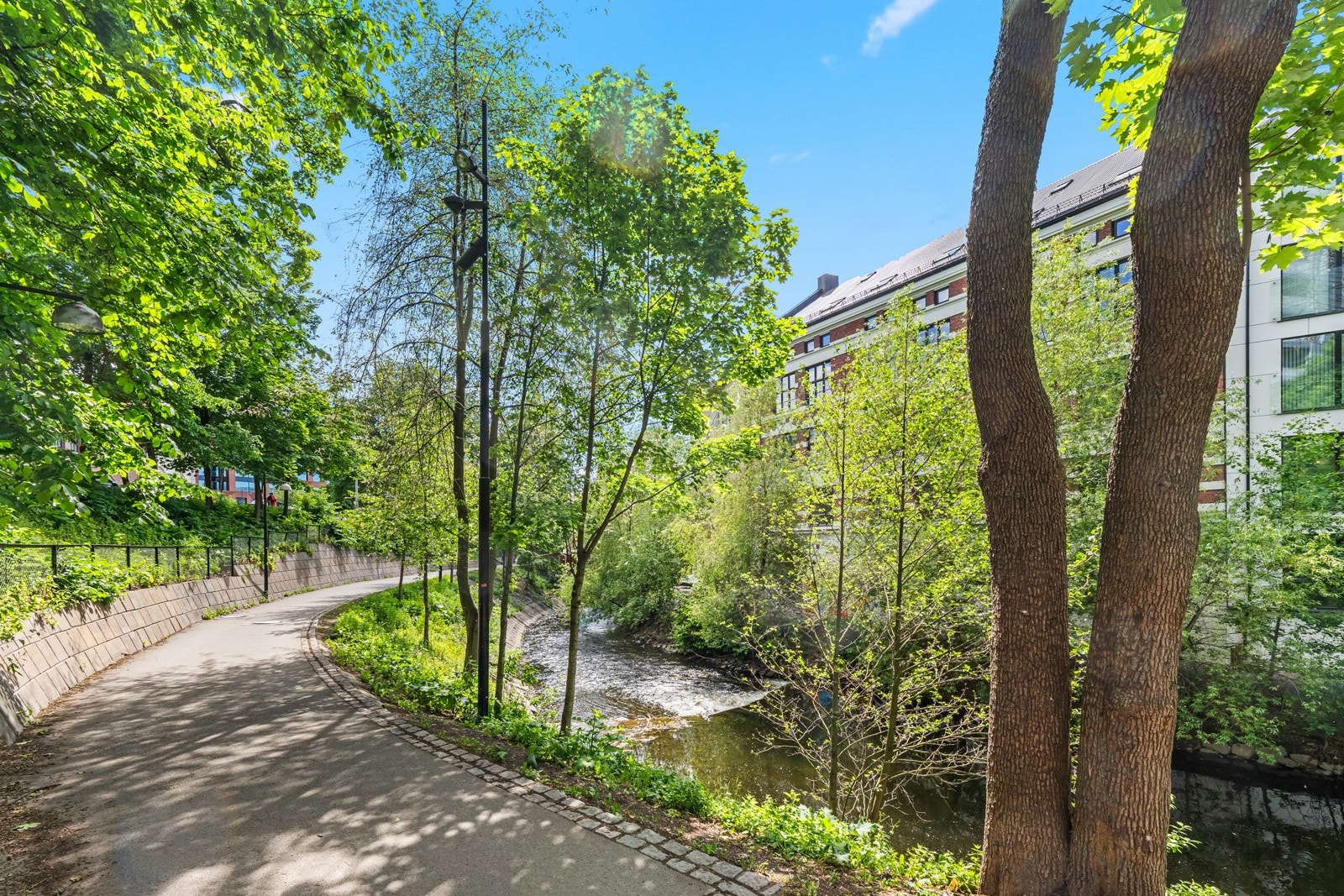 Boligen ligger fint ved Akerselven med flotte tur muligheter. Galleribilde