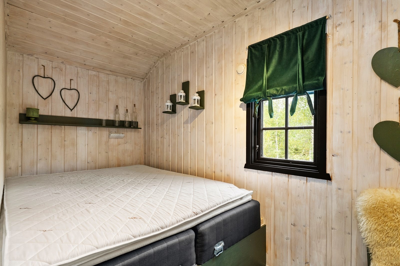 Hytta har 3 soverom totalt. På soverom 1 er det plass til dobbeltseng. Galleribilde