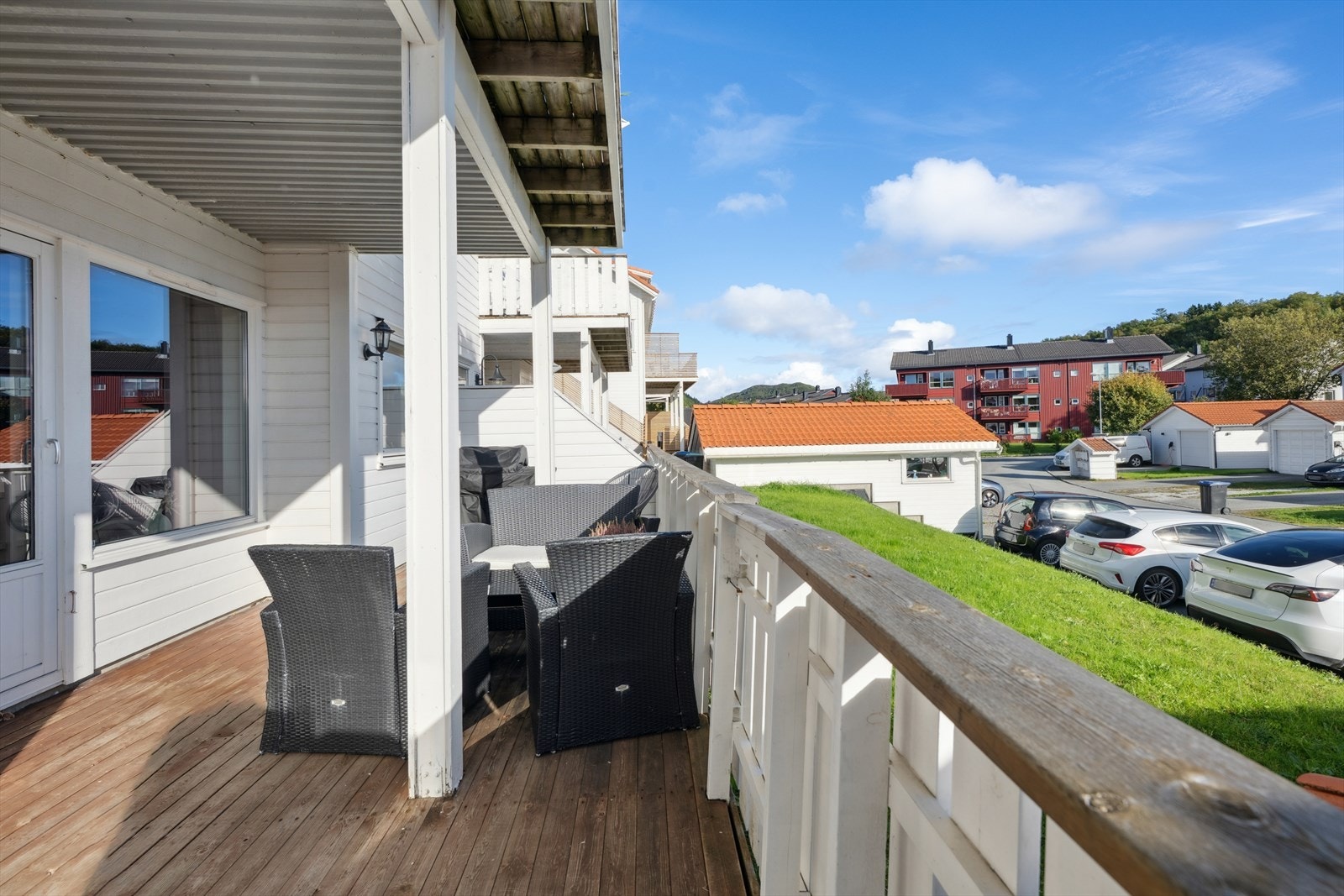 Den overbygde delen av terrassen gir ly for vær og vind. Galleribilde