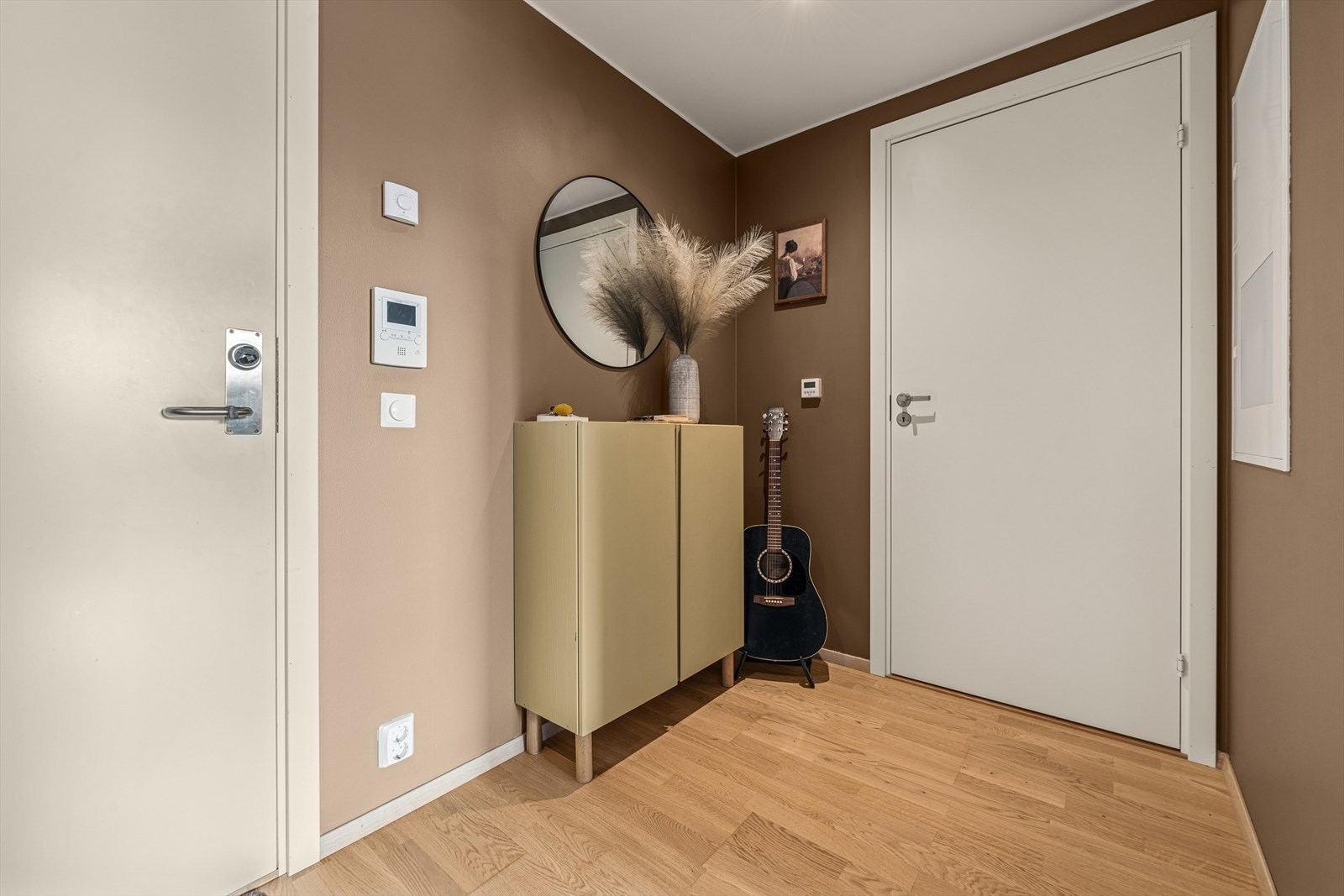 Med direkte adkomst fra gangen finner du boligens bad. Galleribilde