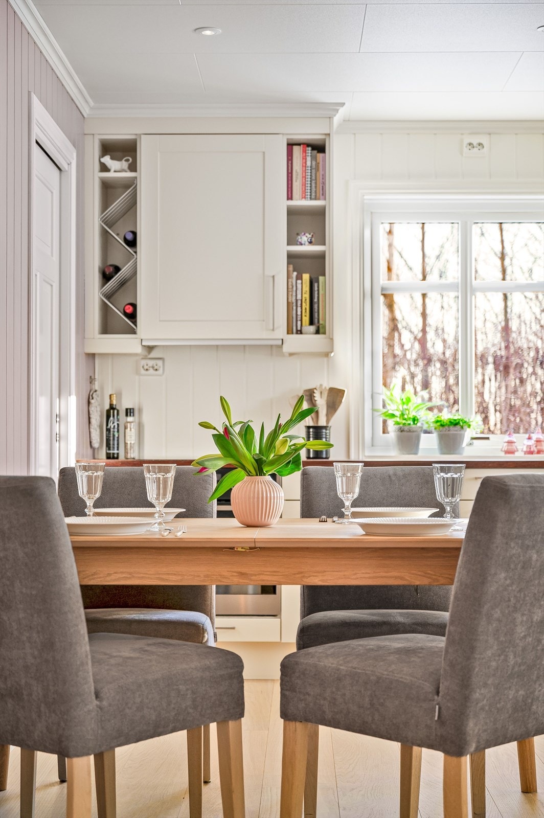 Boligen holder en gjennomgående god og moderne standard - her kan du flytte rett inn! Galleribilde