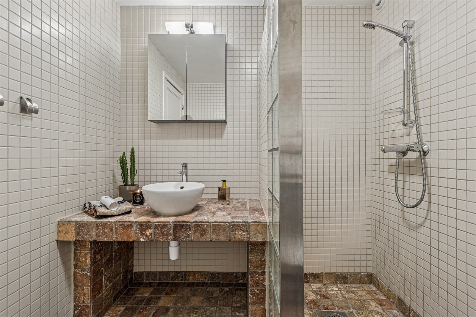 Se pkt. ferdigattest i salgsoppgaven. Galleribilde