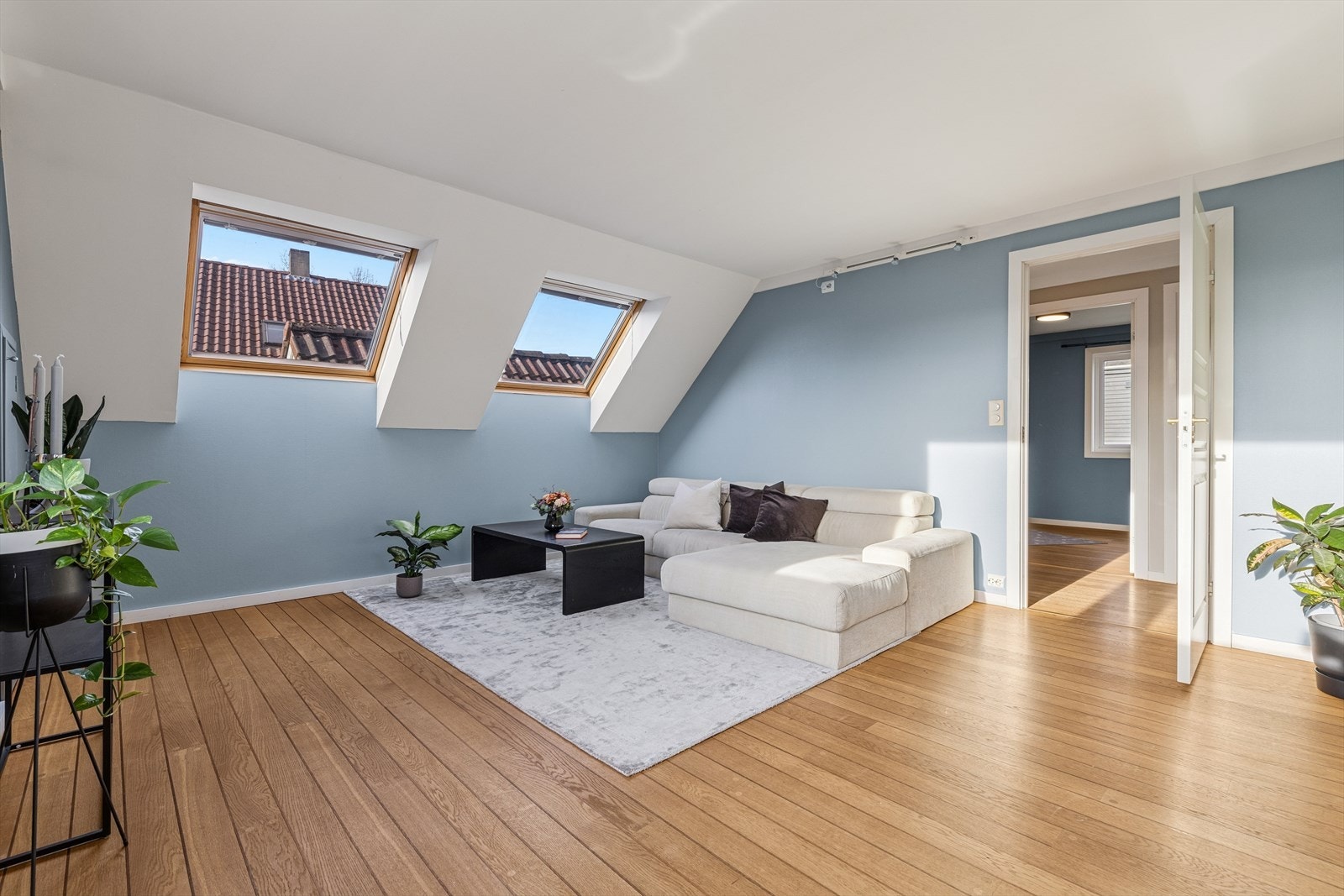 Det er satt inn velux vinduer, se pkt. ferdigattest i salgsoppgaven. Galleribilde