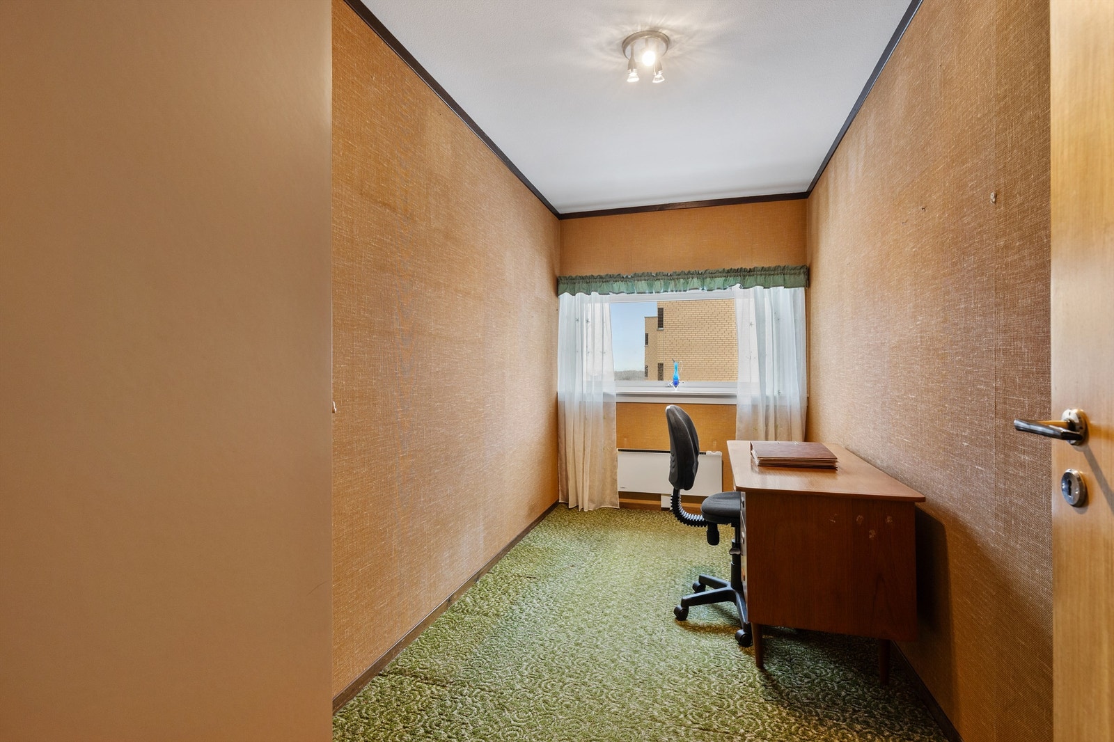 På soverom 2 har du plass til seng, skrivepult og garderobe. Galleribilde