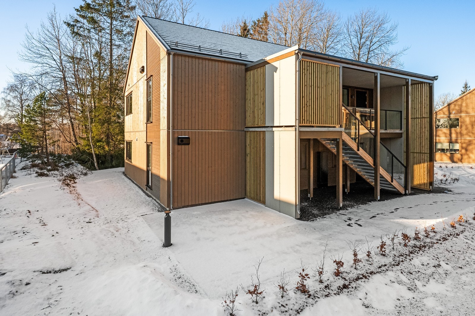 Eiendommen ligger i et nyere boligområde med nærhet til natur. Galleribilde