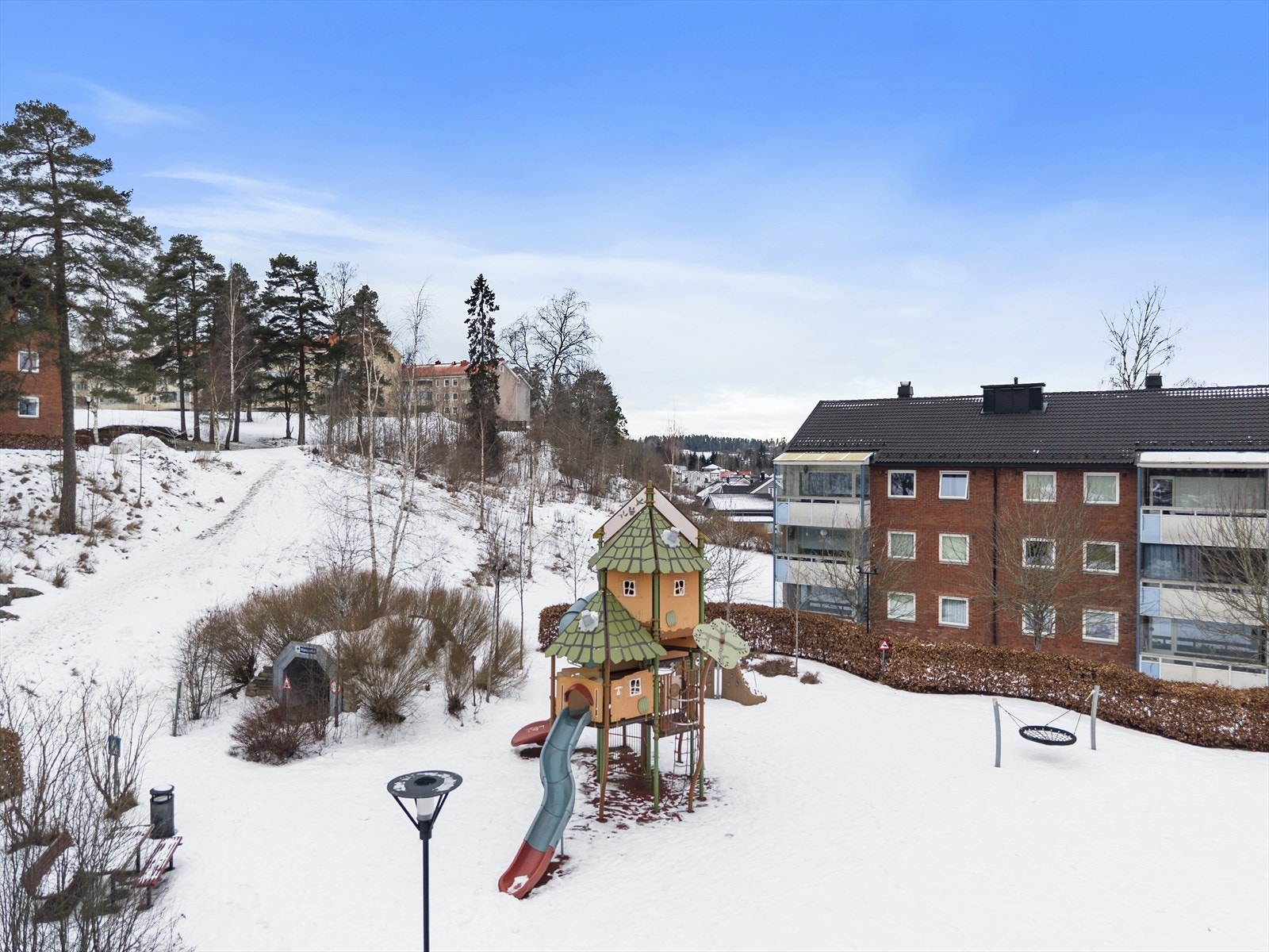 Lekeplass rett på utsiden Galleribilde