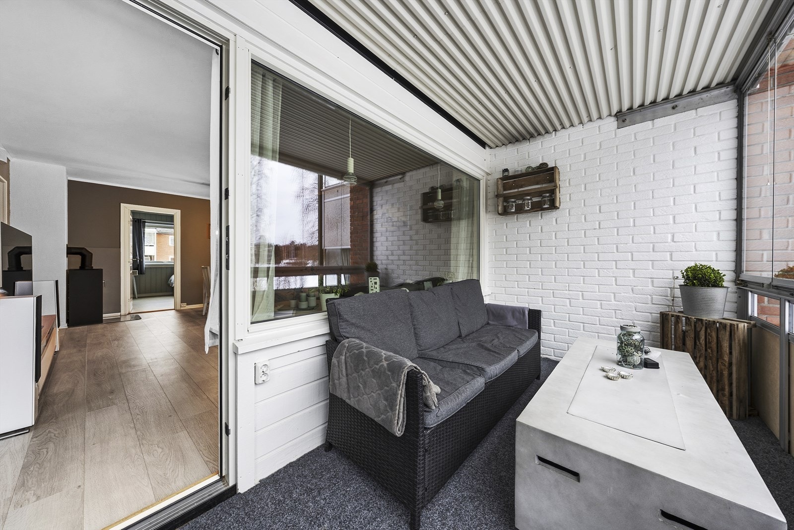 Fra stuen er det adkomst til innglasset balkong Galleribilde