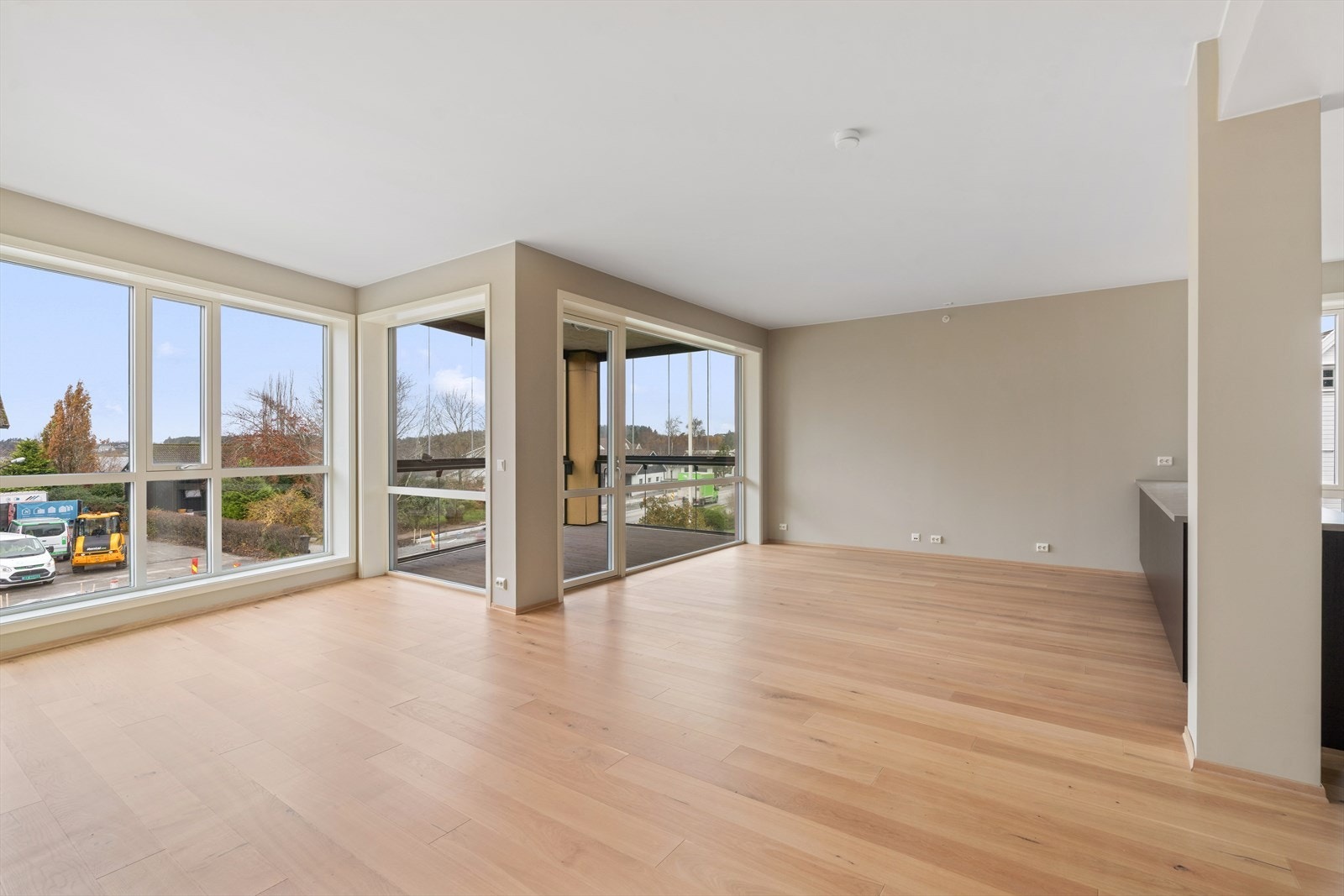 Lys og romslig stue Galleribilde