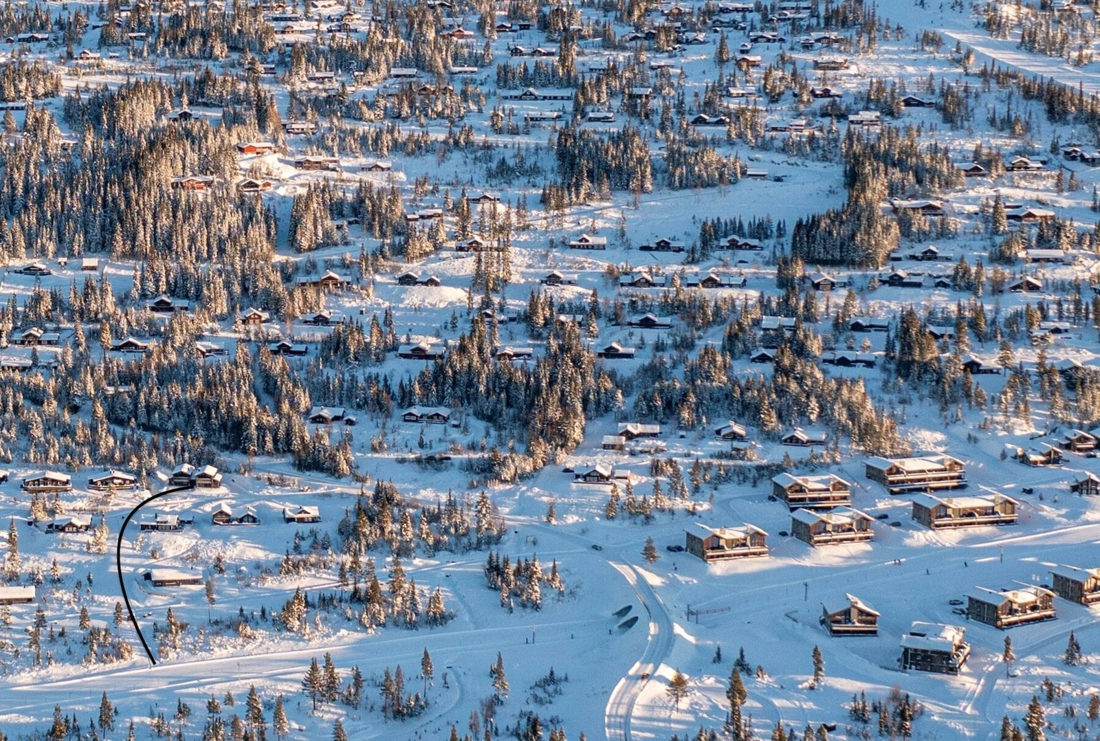 Fra hytta sklir du rett ut i barnebakken - enklere blir det ikke! Galleribilde