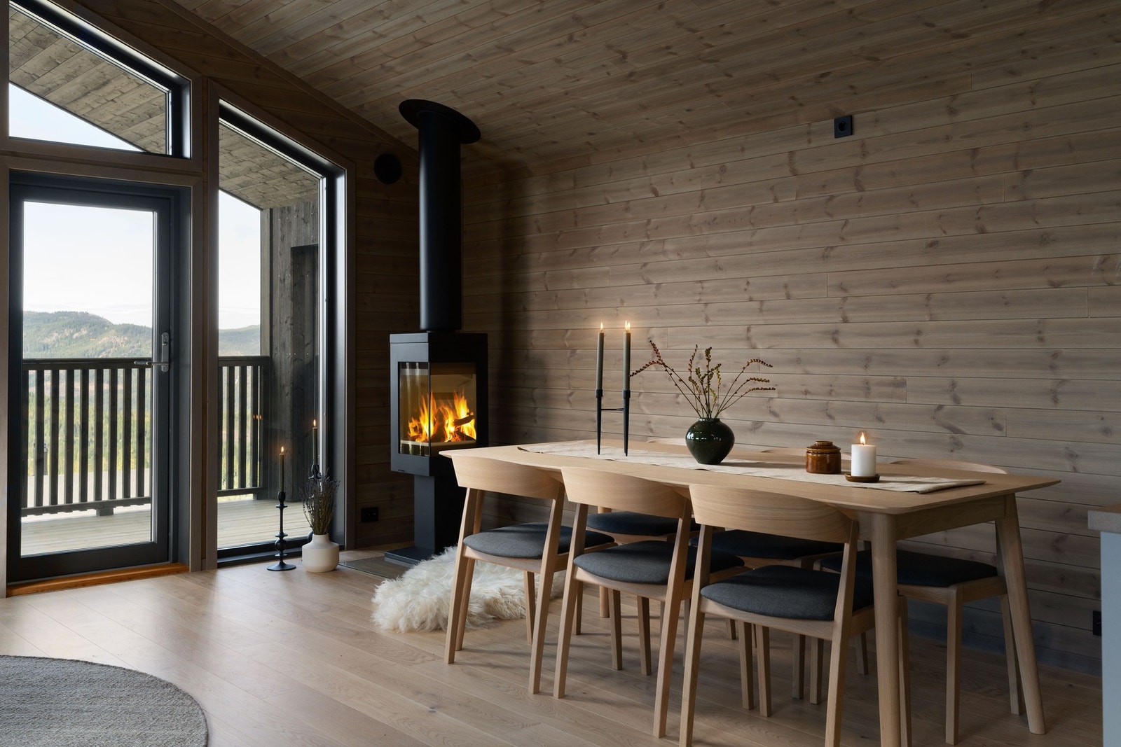 Her blir hjemlengsel et fremmedord. Galleribilde