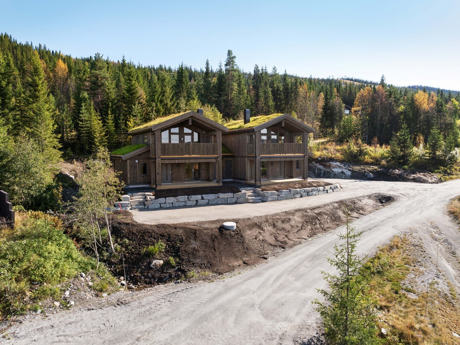 Enkel adkomst med gruset vei helt frem. Galleribilde