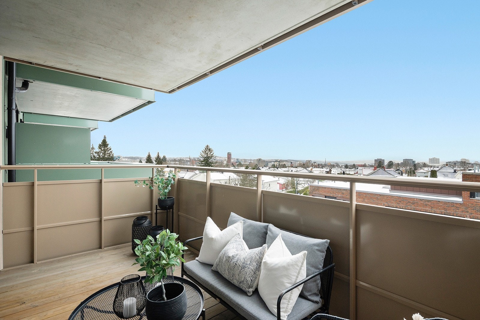 Her er det god plass til å etablere en hyggelig sittegruppe med grill. Galleribilde