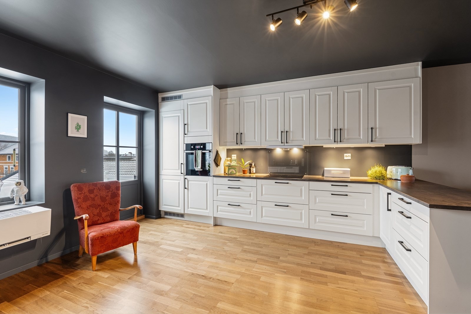 Fra kjøkken er det utgang til veranda Galleribilde