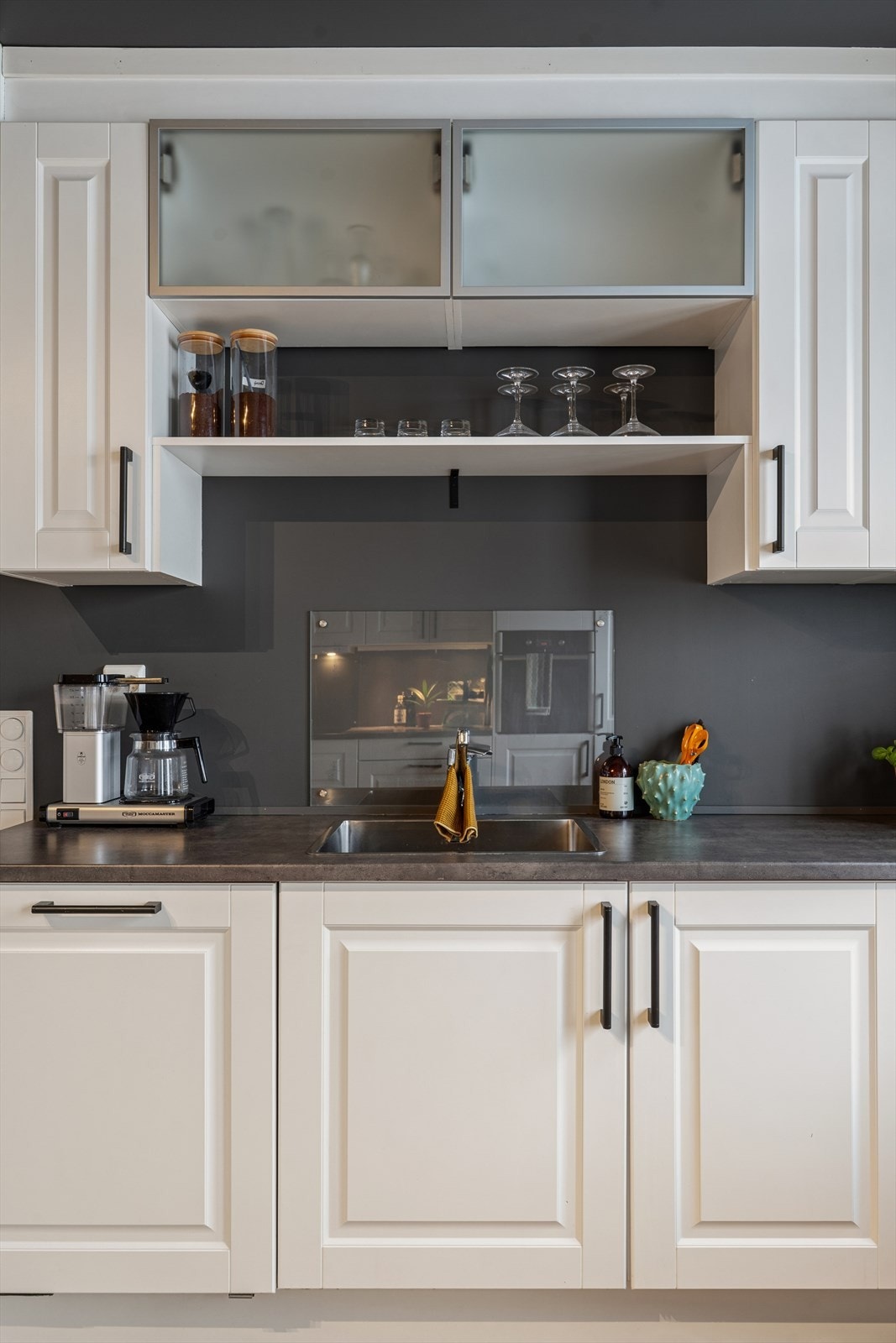 Innredning fra Systemkjøkken med profilerte fronter Galleribilde