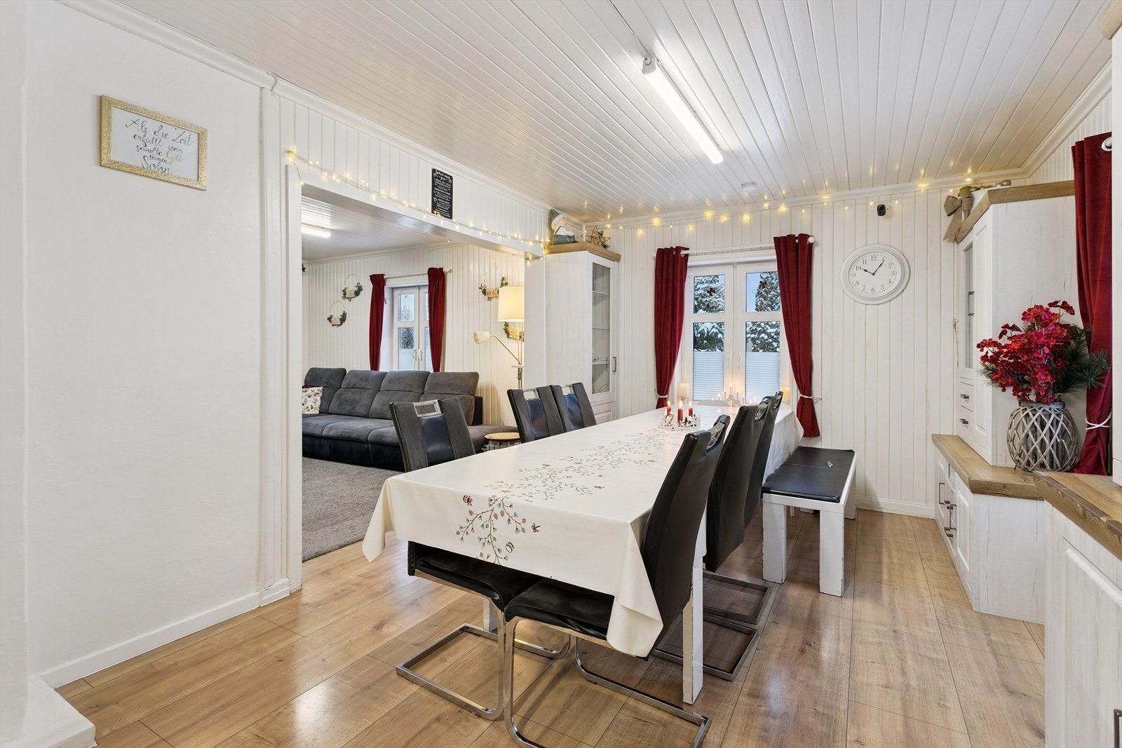 De lyse veggene og taket gir en god base for personlig innredning. Galleribilde