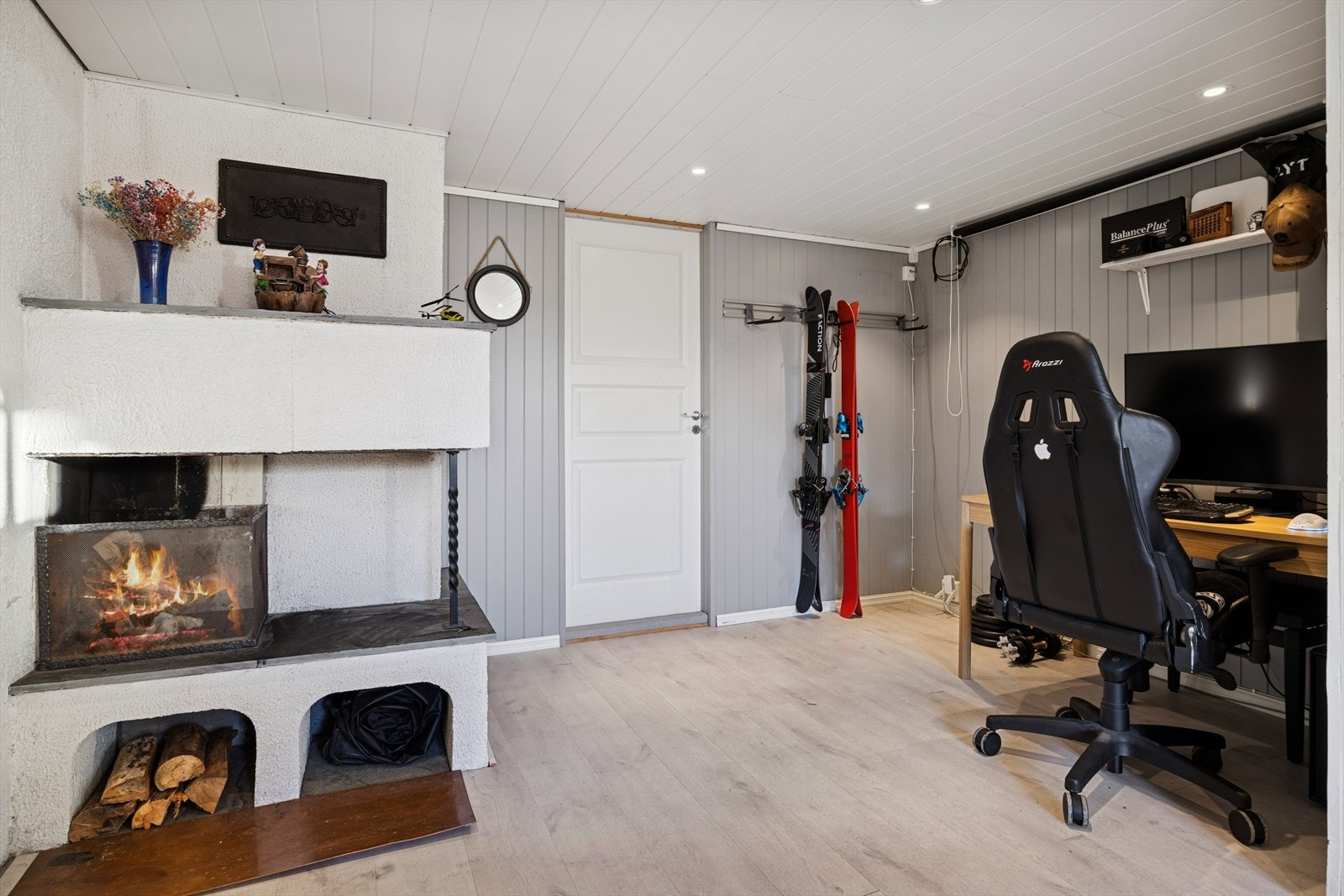 Videre byr etasjen på god lagringsplass i 3 boder på hhv. 2,7m², 3,8m² og 9,1m². Galleribilde