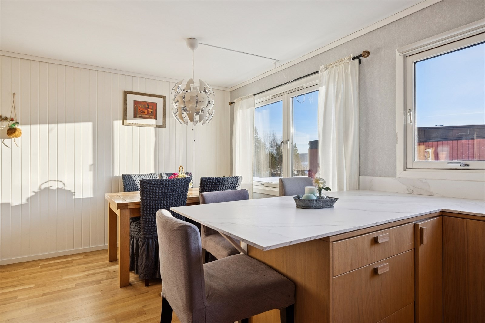 God plass til spisebord ved kjøkkenet. Galleribilde