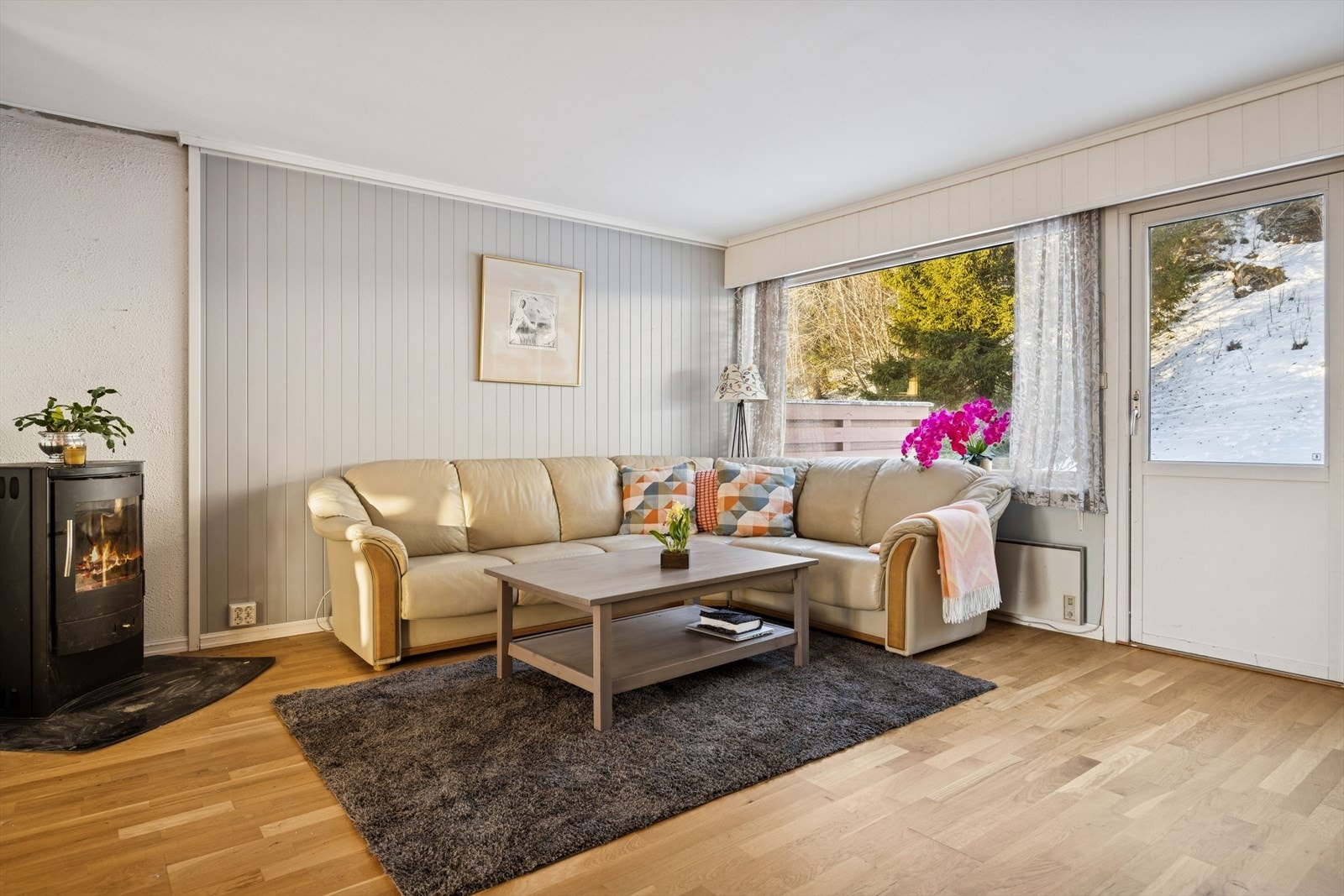 Velkommen inn! Lys og romslig stue på 32,6m². Galleribilde