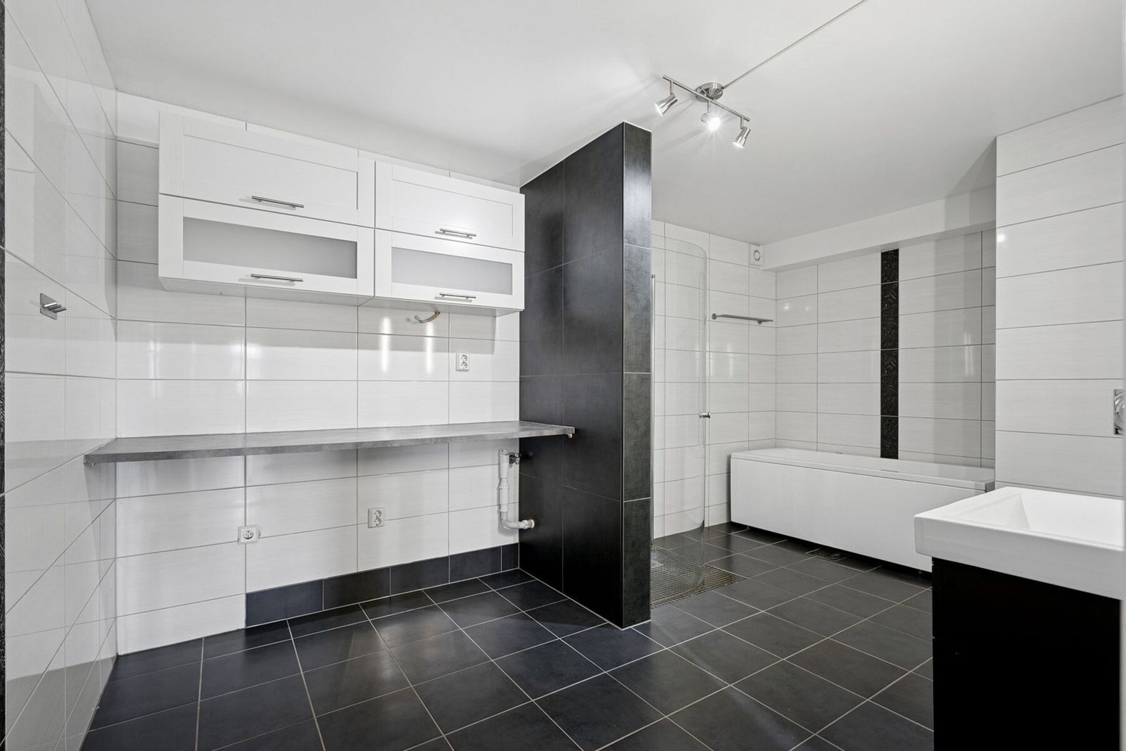 Tidløst bad fra 2007/2008 med gulvvarme Galleribilde