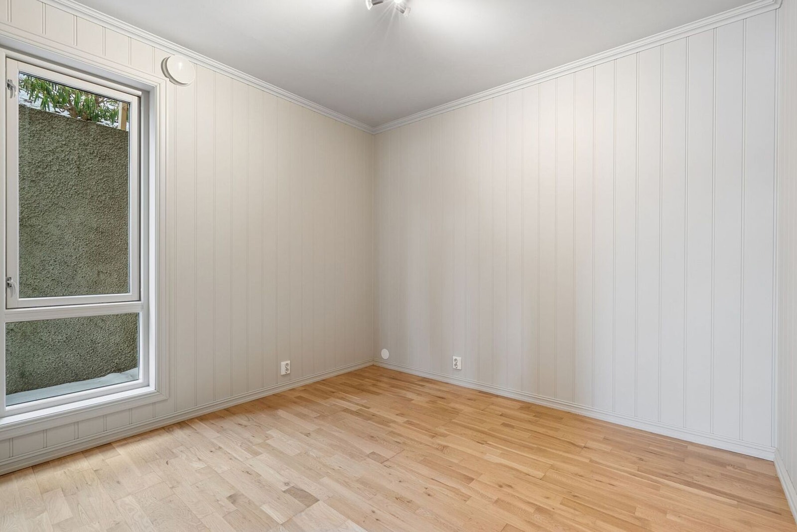 Perfekt som hjemmekontor eller ekstra bodplass Galleribilde