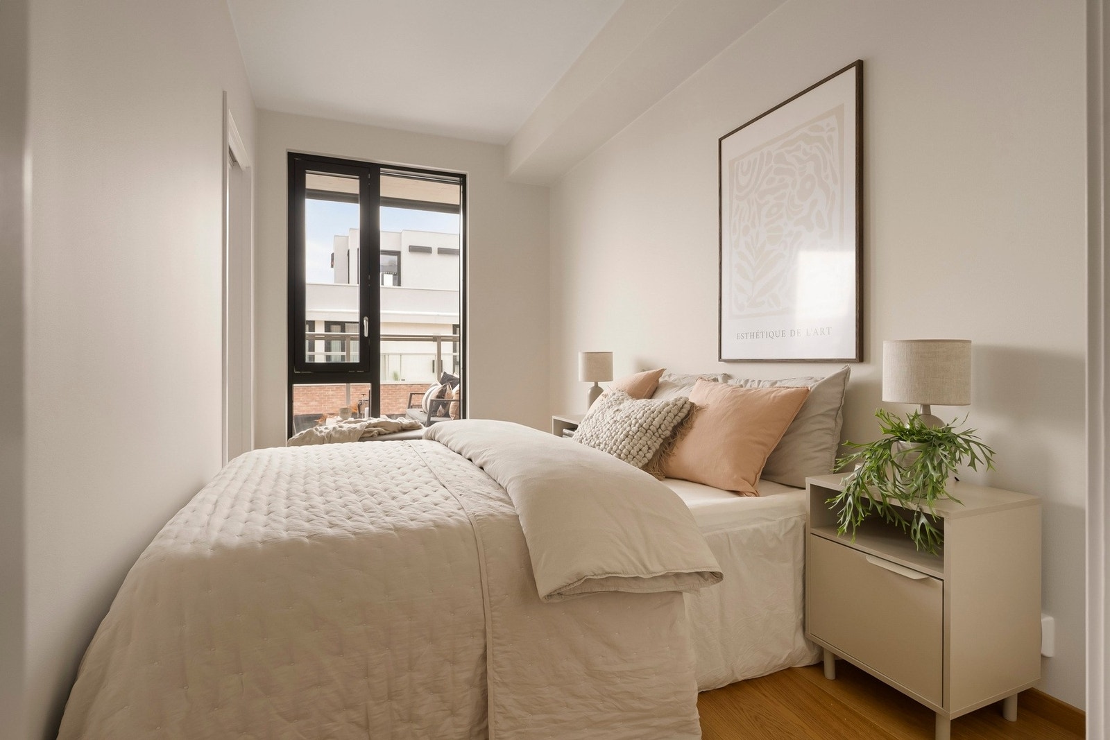 Hovedsoverommet har inngang både fra entreen og fra stuen. Galleribilde