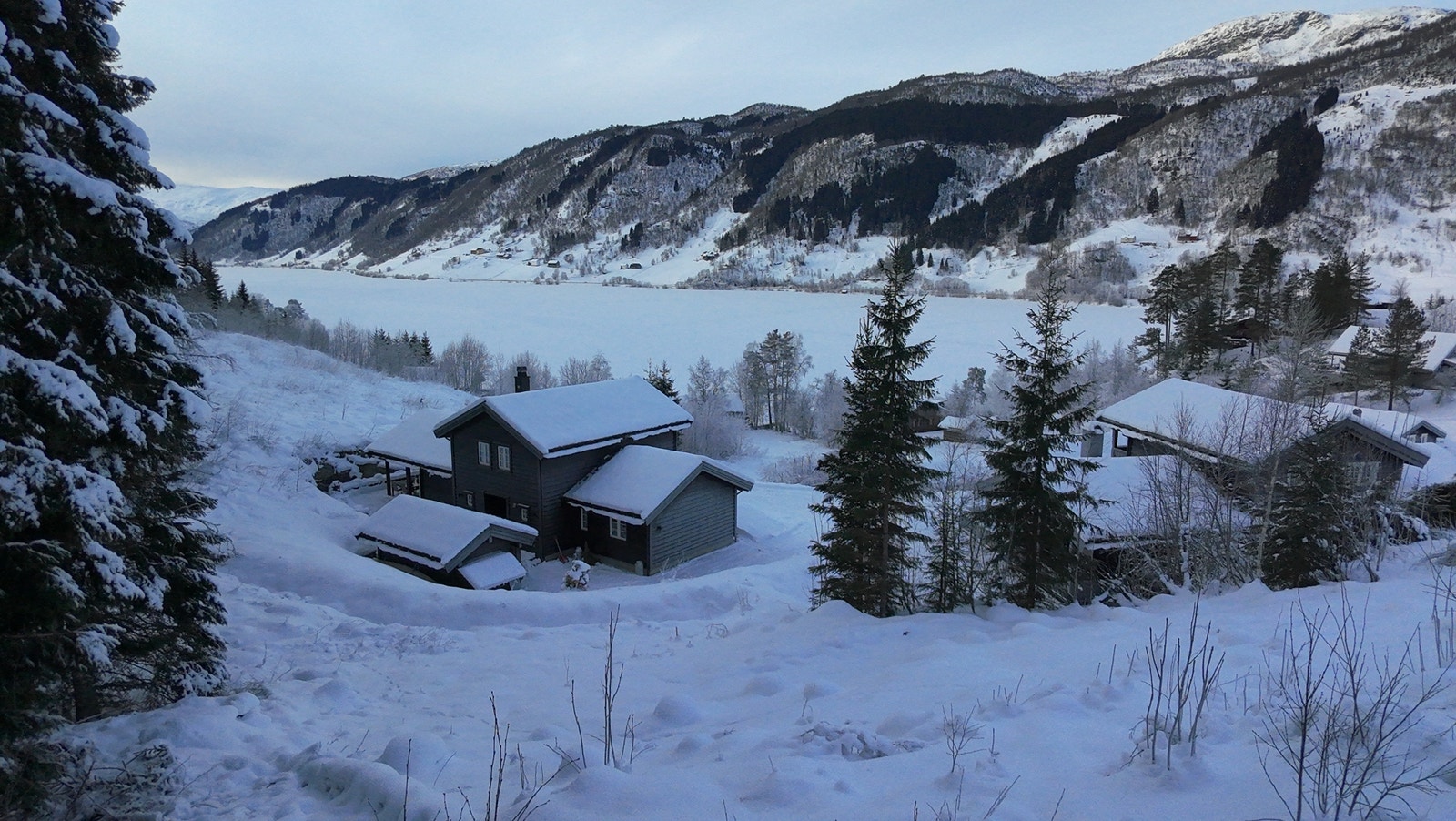 Fantastiske tomter rett ved vannet. Galleribilde