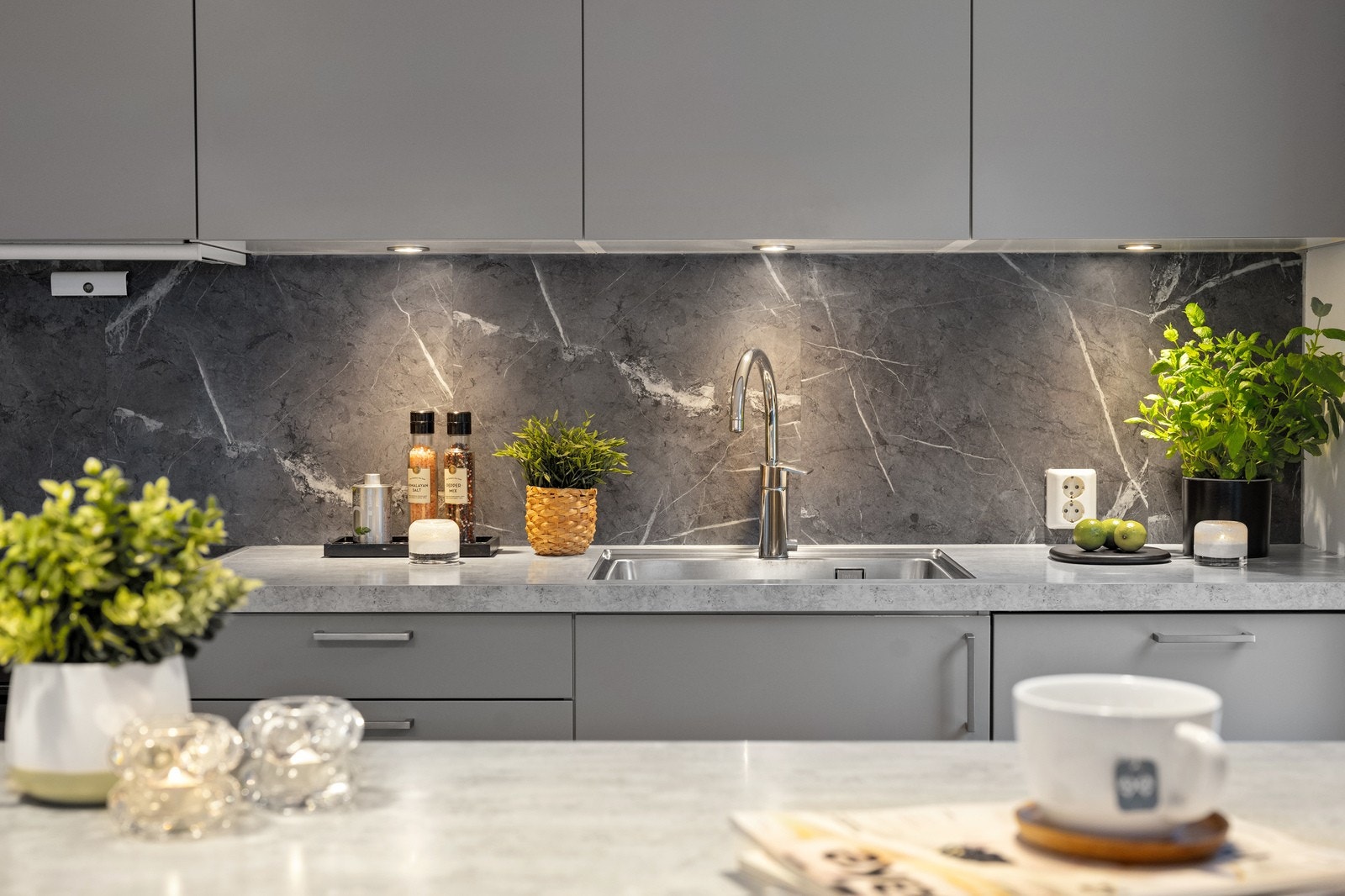 Benkeplaten i laminat gir en slitesterk overflate. Galleribilde