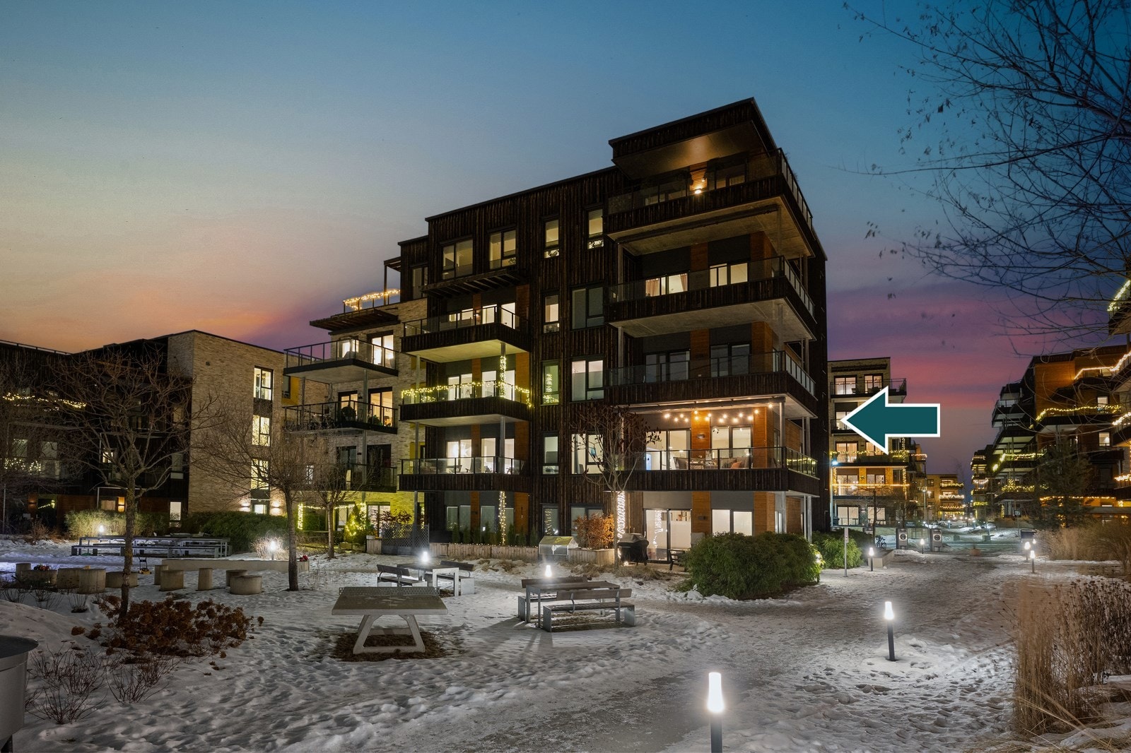 Leiligheten har en attraktiv og sjønær beliggenhet på vestsiden av Fornebu, perfekt for deg som trives nær vannet. Galleribilde