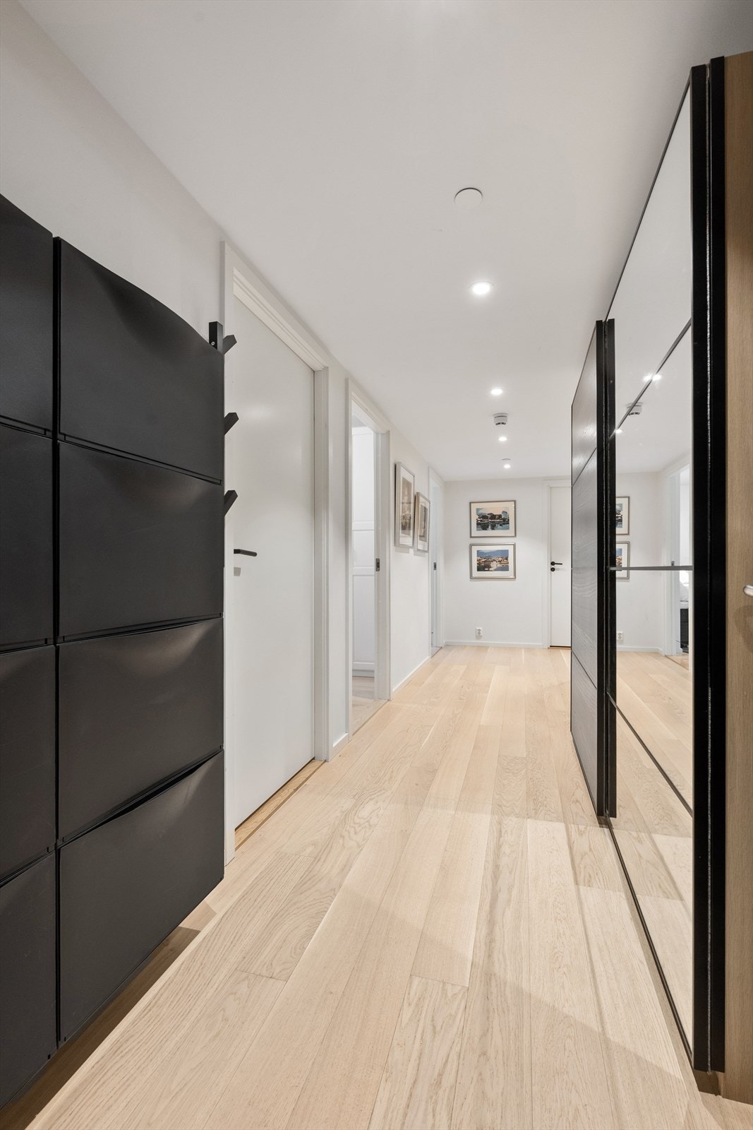 Bygningen har felles brannvarslingsanlegg med sprinkleranlegg, videocalling og det er heis rett ned til garasje. Galleribilde