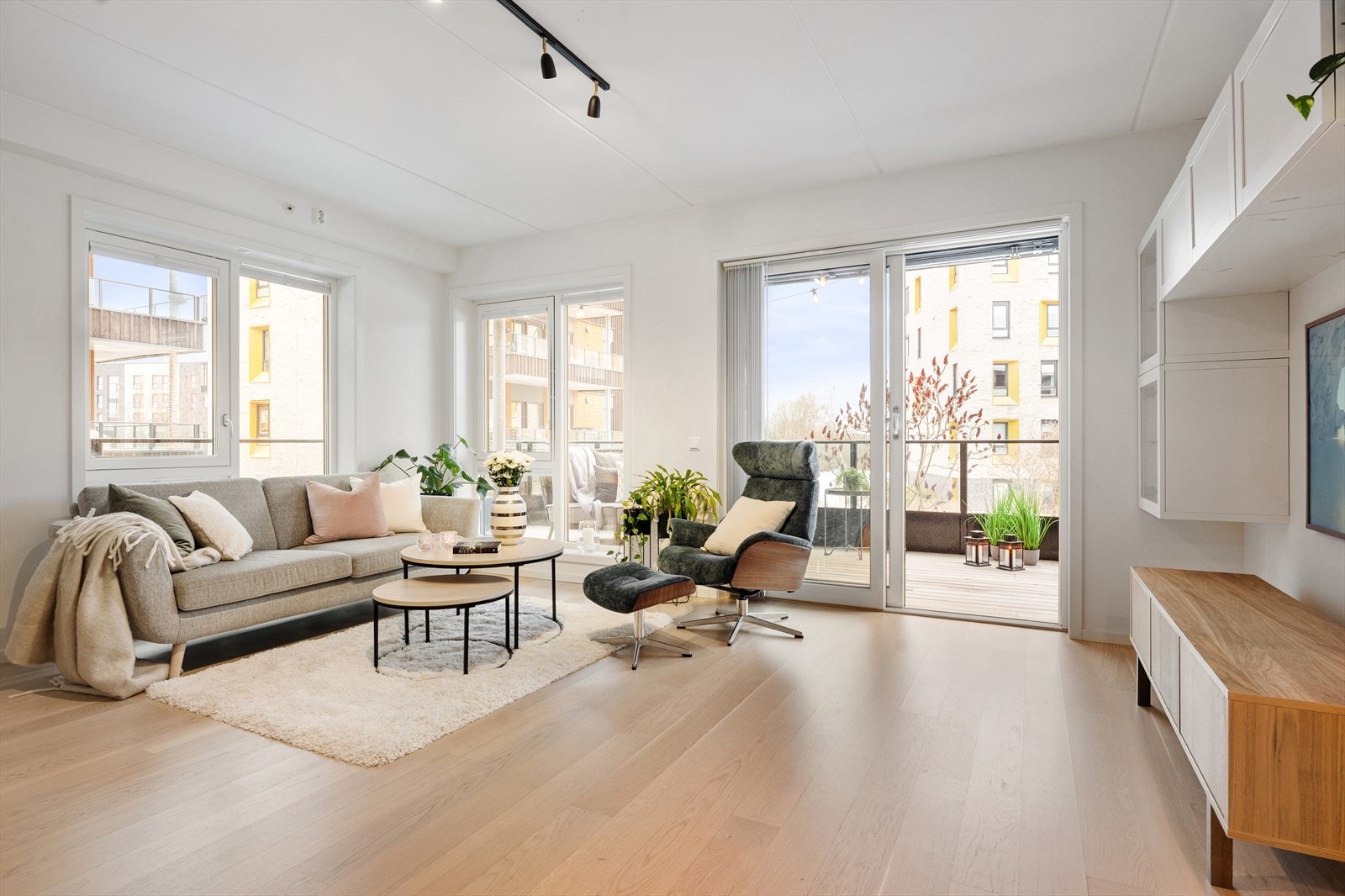 Som endeleilighet med vindusflater på langsiden av bygget får man en helt annen bokvalitet og optimale lysforhold. Galleribilde