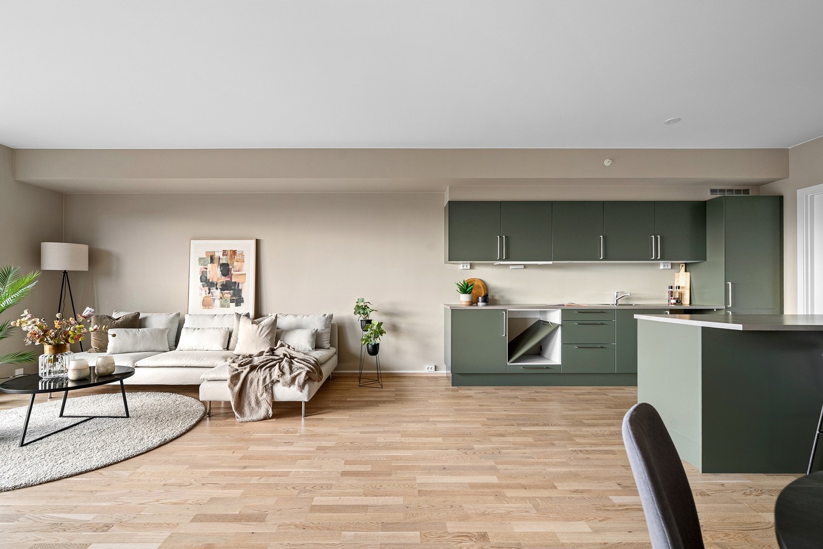 Stue/kjøkken - kjøkken levert av Sigdal Galleribilde