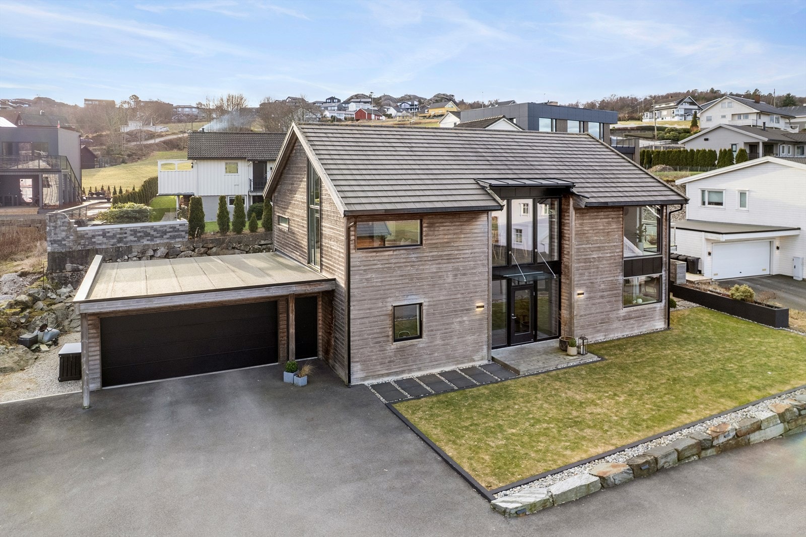 Lettstelt tomt. Galleribilde