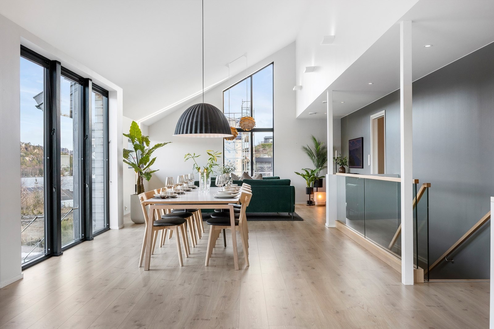 Stue med fine detaljer. Galleribilde