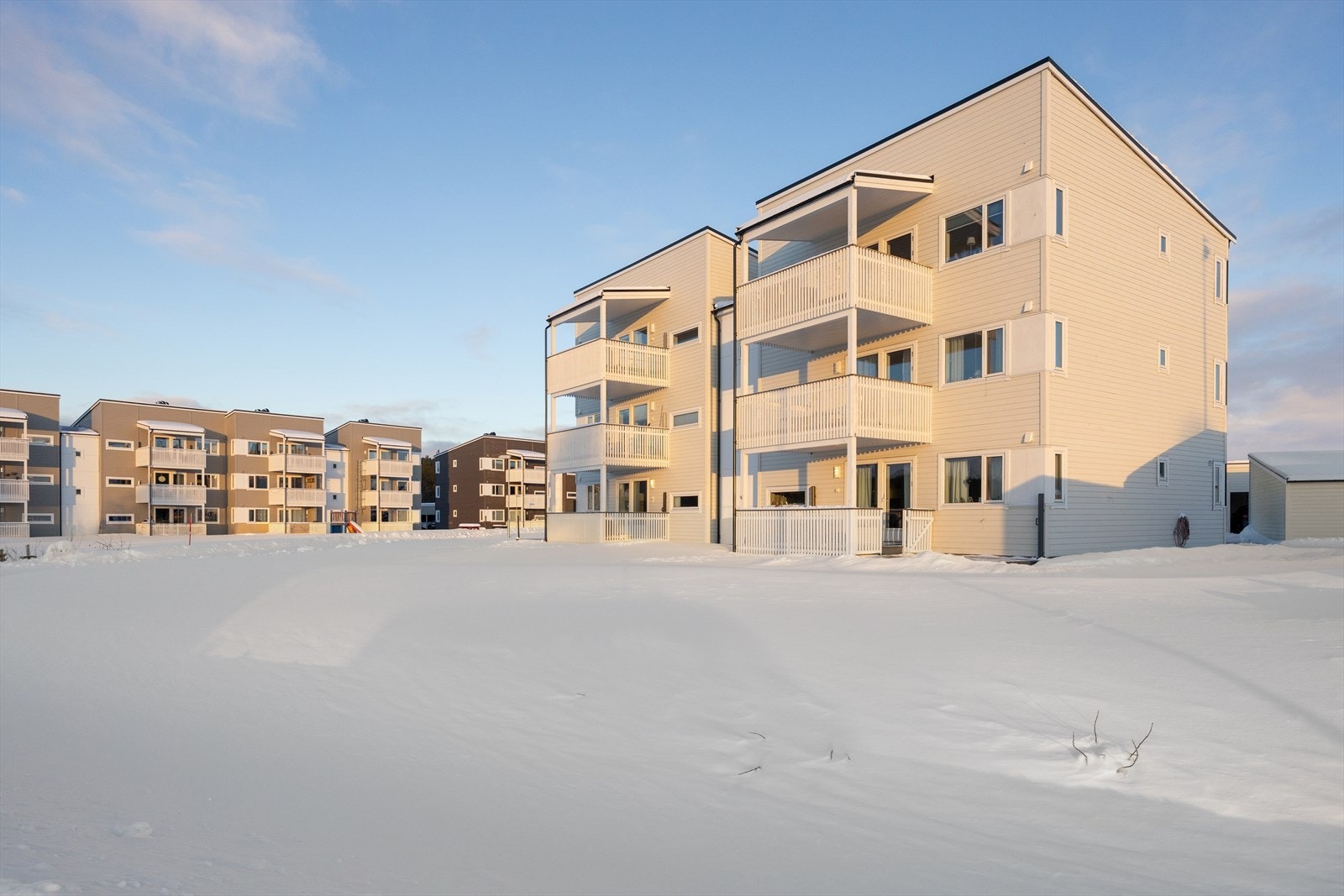 Eiendommen ligger i et nyere og barnevennlig boligområde. Galleribilde
