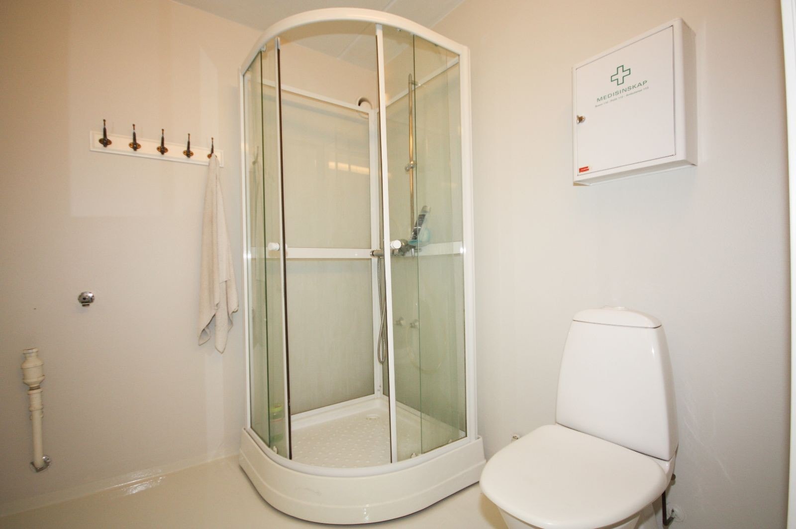 Bad med opplegg for vaskemaskin Galleribilde