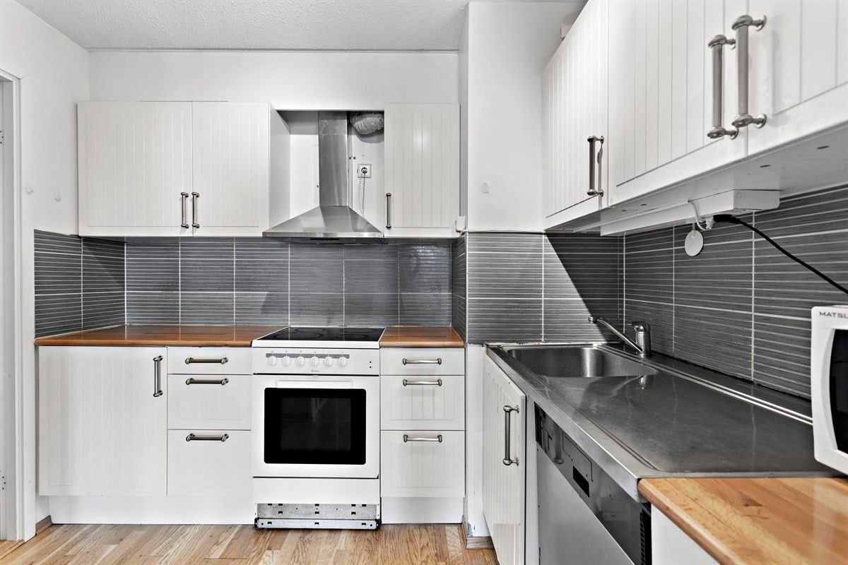 Kjøkken med hvitevarer Galleribilde