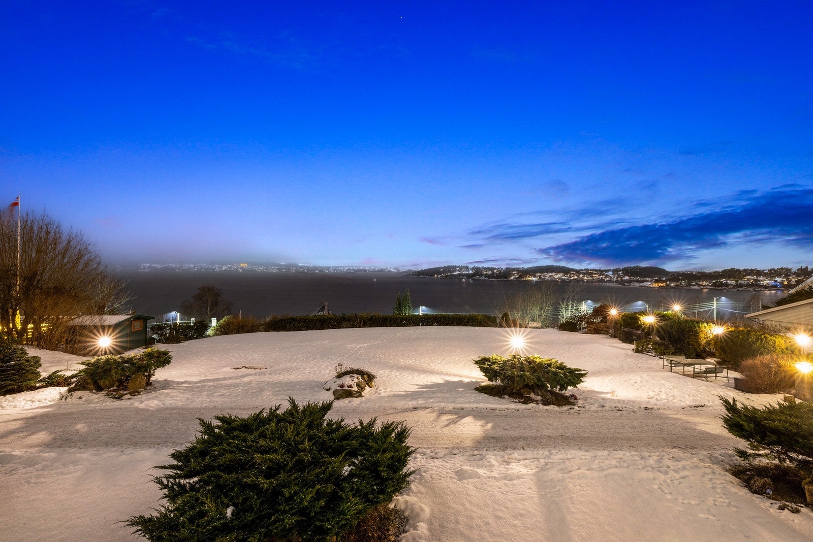 Fantastisk utsikt fra balkongene, beliggende skjermet mot fellesareal Galleribilde