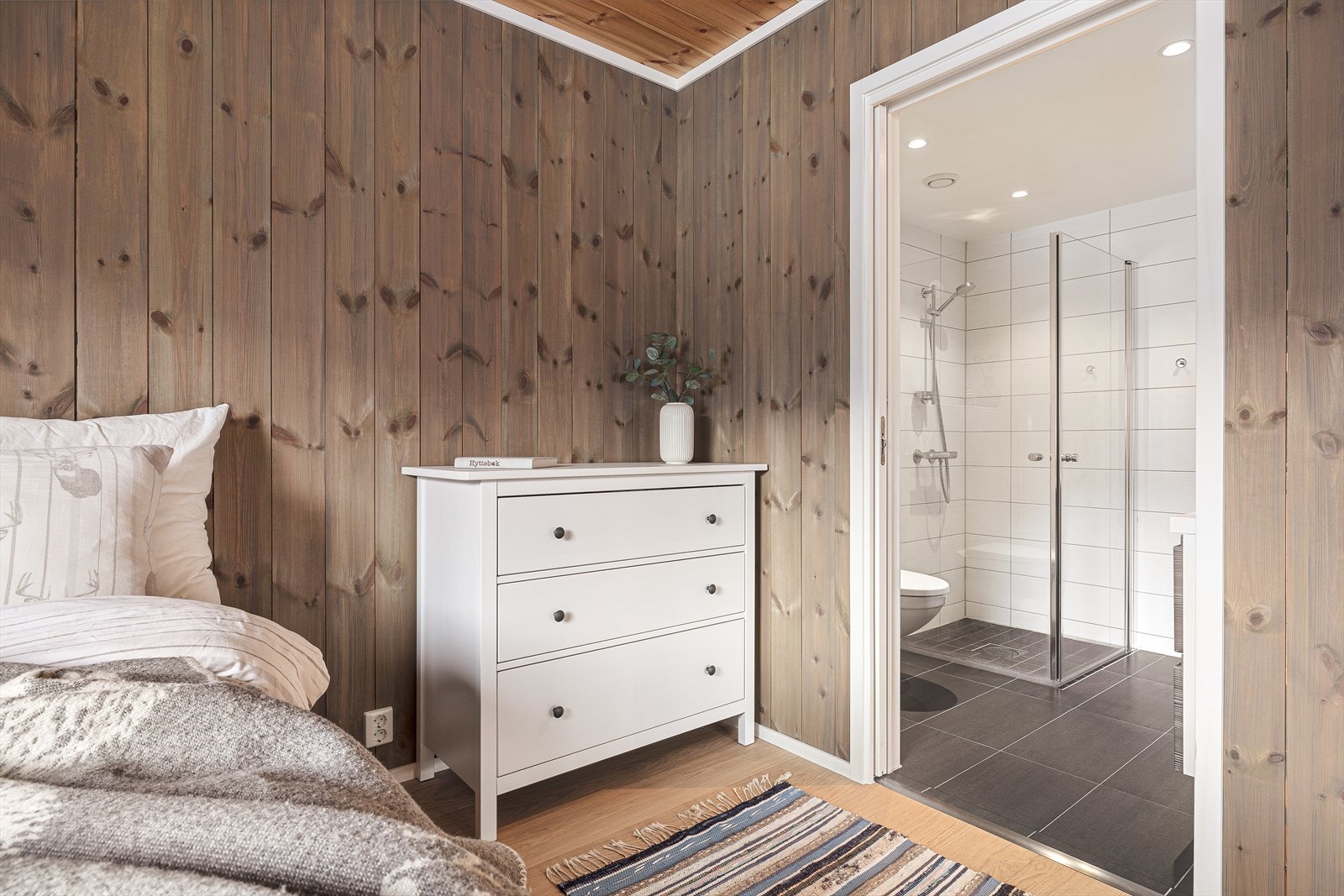 Hovedsoverommet har direkte tilkomst til eget baderom Galleribilde