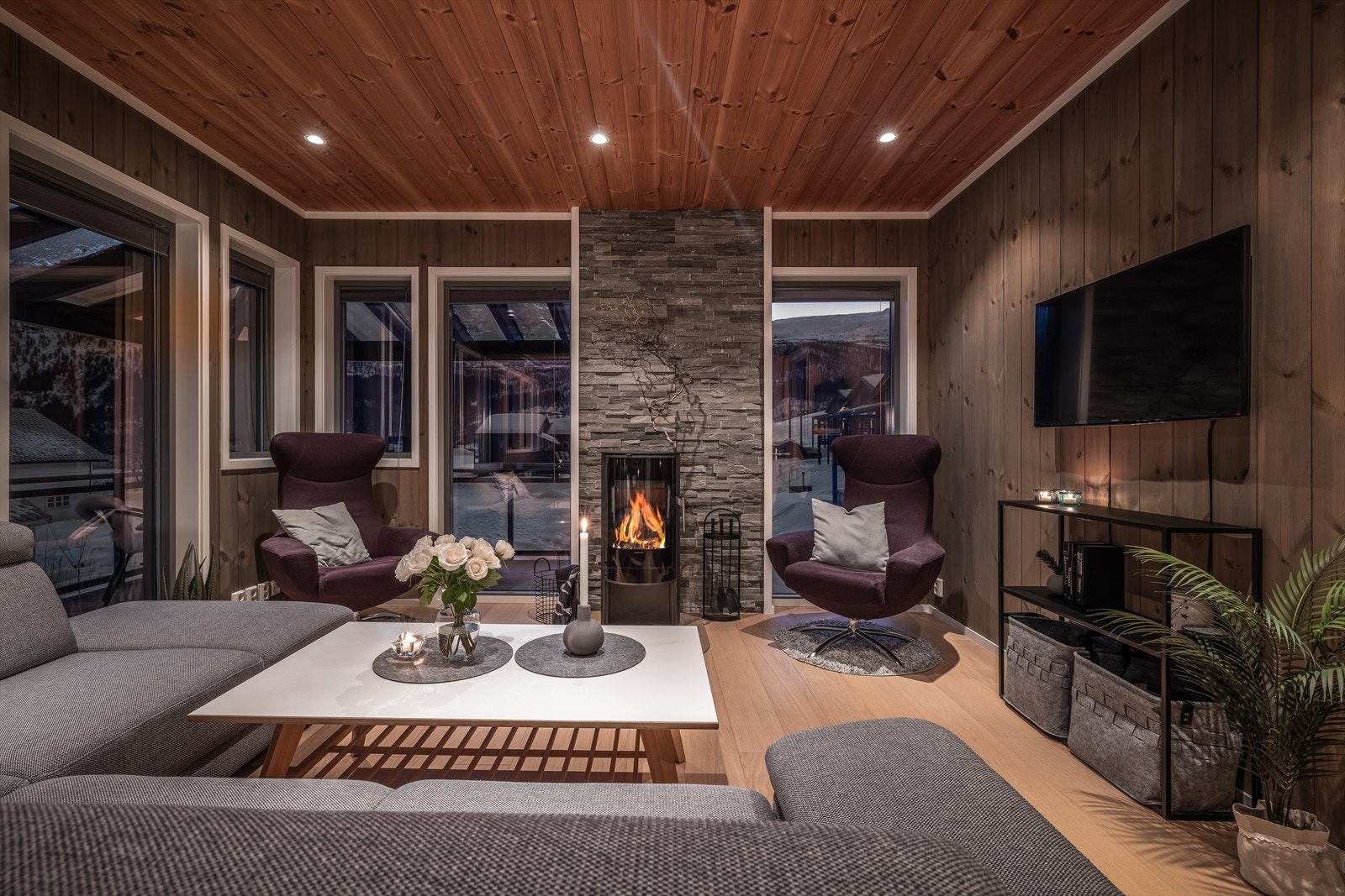 Det er vannbåren varme i stue/kjøkken, gang og i badene Galleribilde