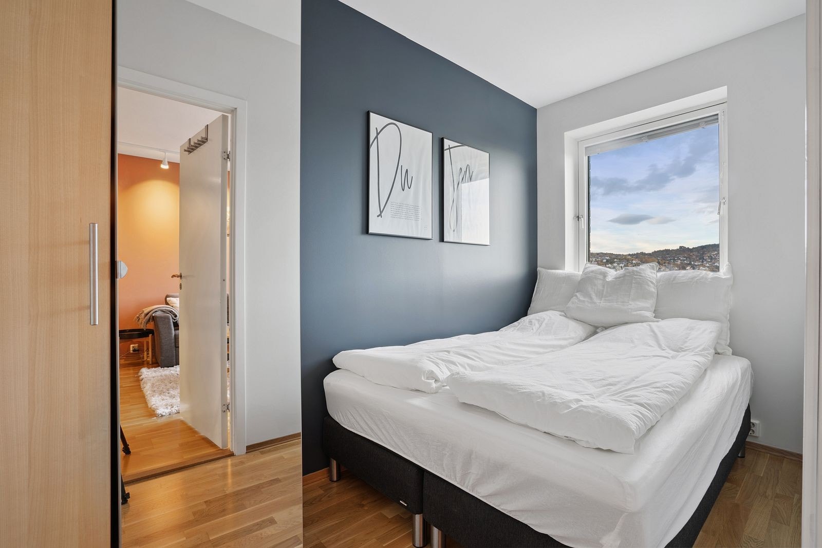 Soverommet på 6,5 kvm har god plass til dobbeltseng og garderobeskap. Galleribilde