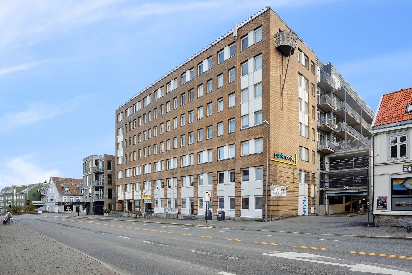 Sentral og attraktiv beliggenhet med kort gangavstand til byens fasiliteter. Galleribilde