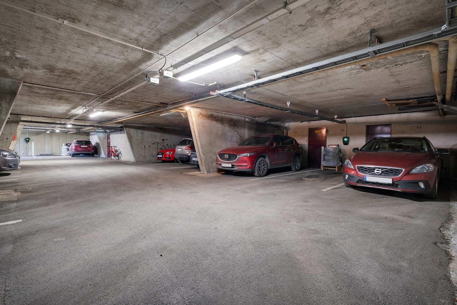 - Leiligheten disponerer også en garasjeplass - Galleribilde