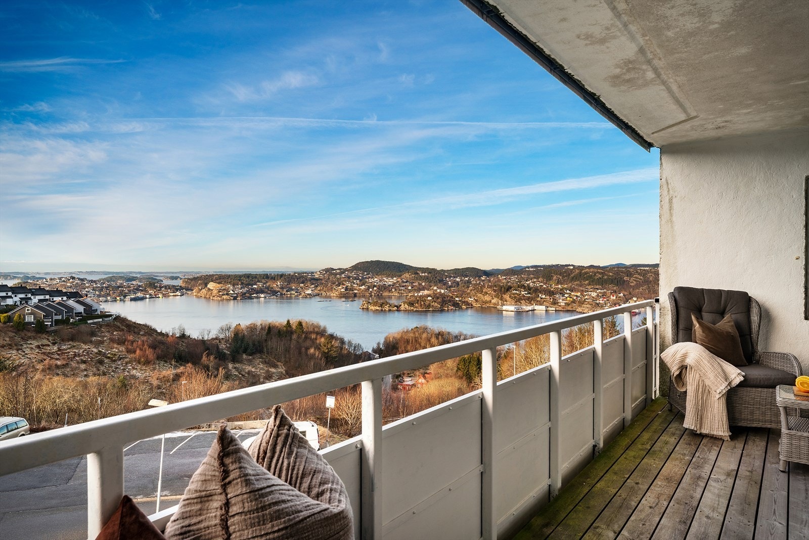 - Leiligheten kan skilte med en stor, solrik balkong på ca. 16 m² - Galleribilde