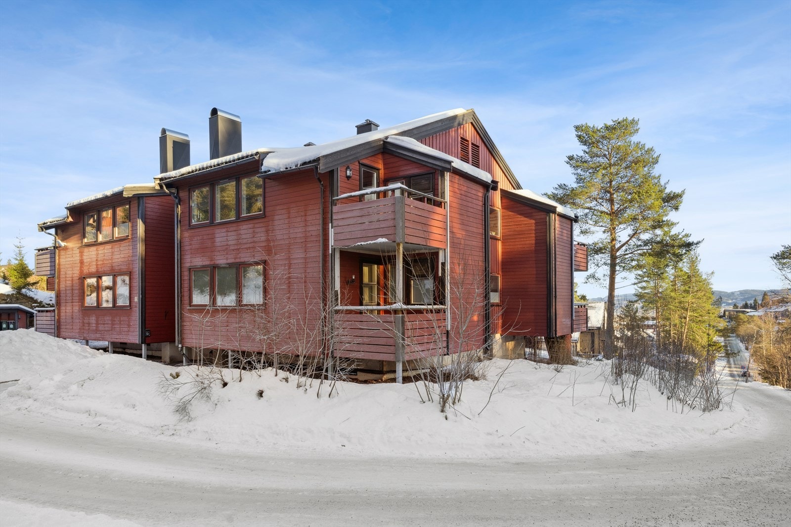 Leiligheten ligger på hjørnet i byggets 2. etasje. Galleribilde