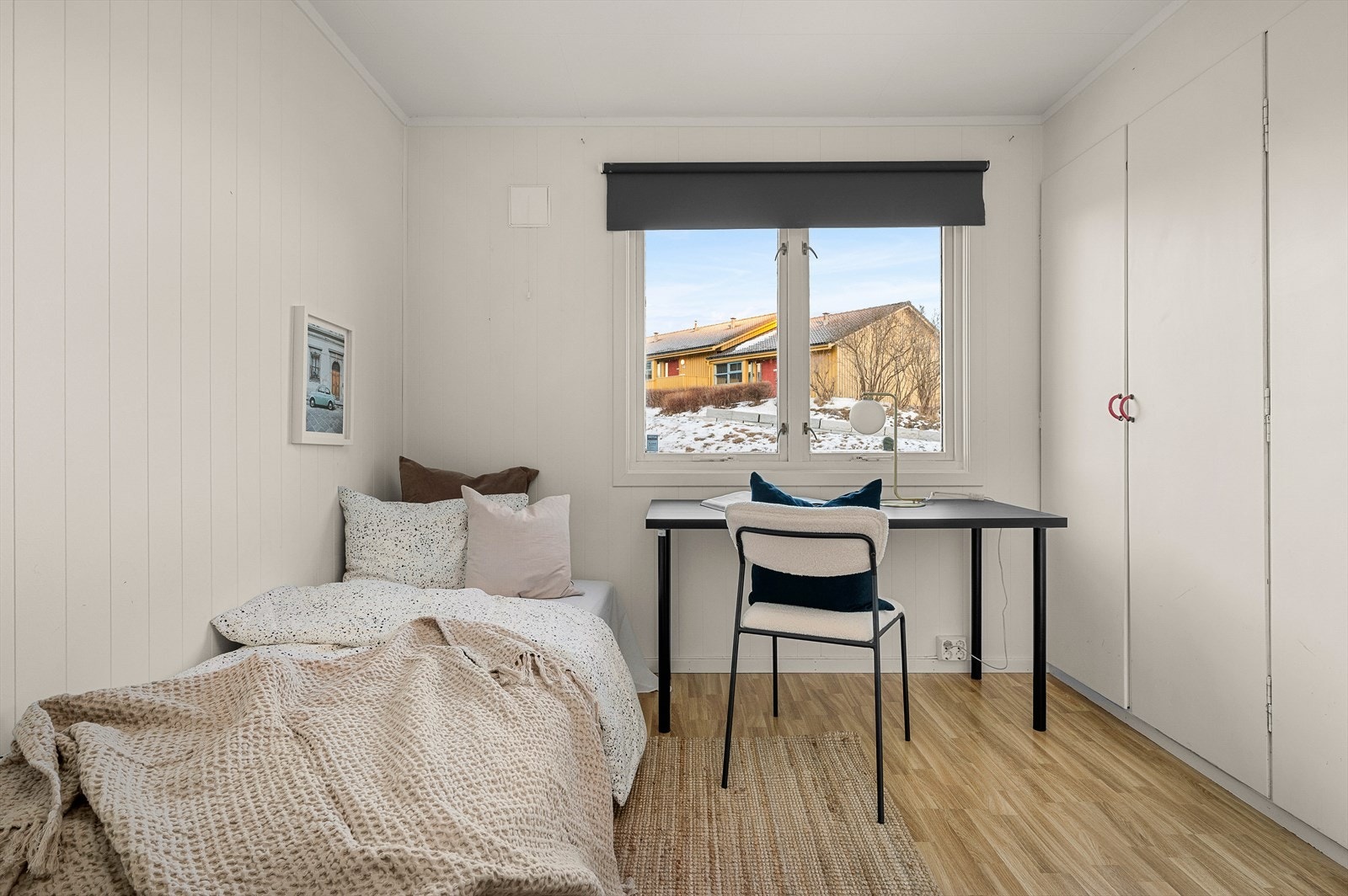 De 2 største soverommene har innebygde skap som gir rikelig med oppbevaringsplass. Galleribilde