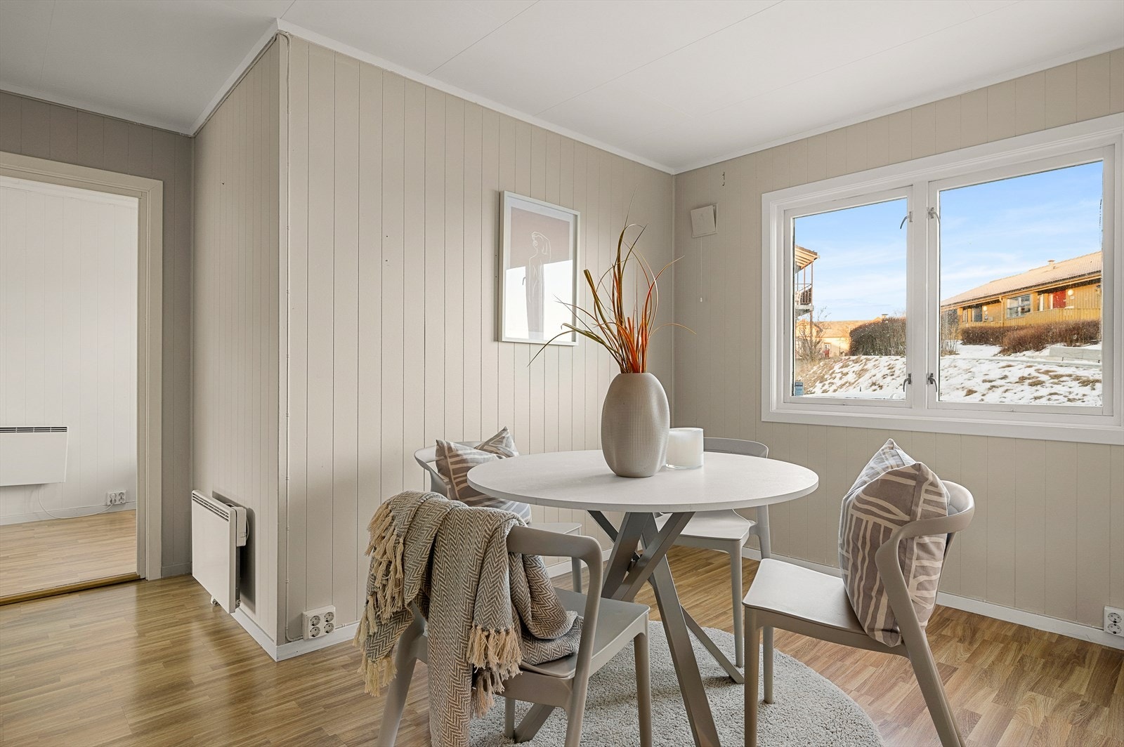 I 1 .etasje får du generøse vindusflater som bidrar til rikelig med naturlig lysinnslipp. Galleribilde